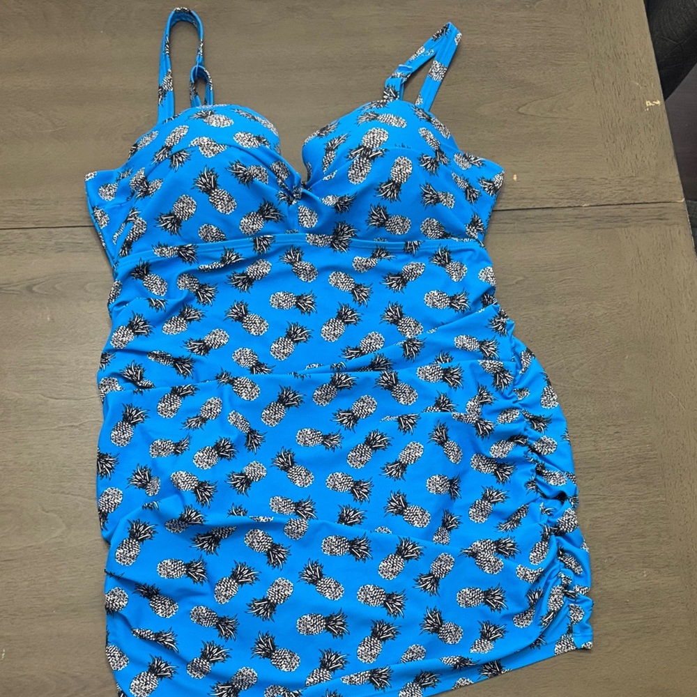 Torrid One Piece Swimsuit, Size 2 with underwire - Picture 8 of 8
